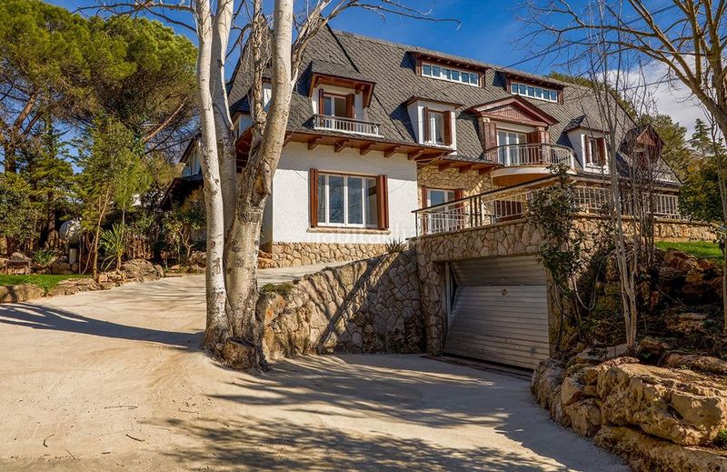 Foto 24bd8ab8-067c-42b3-a1d9-8a61867148e8. Casa amb aparcament piscina a Begues