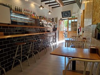 Lloguer Local Comercial  De l'església. Traspaso de bar totalmente equipado