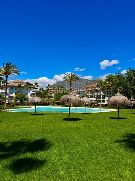 Foto 3c11dd42-c5b8-4d21-b720-7933adaff3fe. Apartament amb calefacció aparcament piscina a La Dama de Noche - La Alzambra Marbella