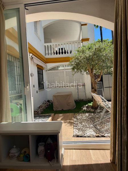 Foto 8a176ea9-3f07-485c-b114-ec13f4798f5b. Apartament amb calefacció aparcament piscina a La Dama de Noche - La Alzambra Marbella