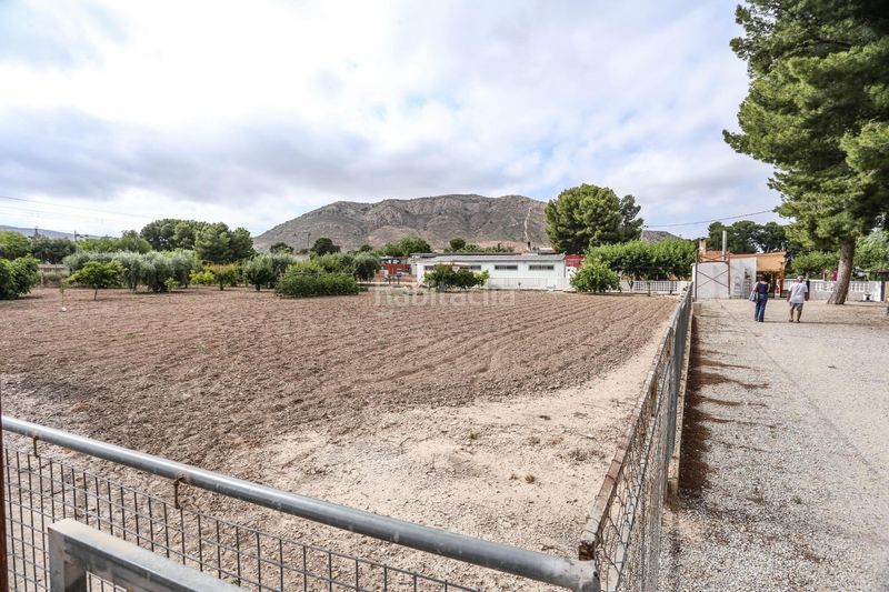 Foto 4cc30e2e-f02d-433d-8fa0-f83f35b6d370. Xalet amb calefacció aparcament piscina a Las Trescientas-San Francisco-Ciudad Vergel Elda