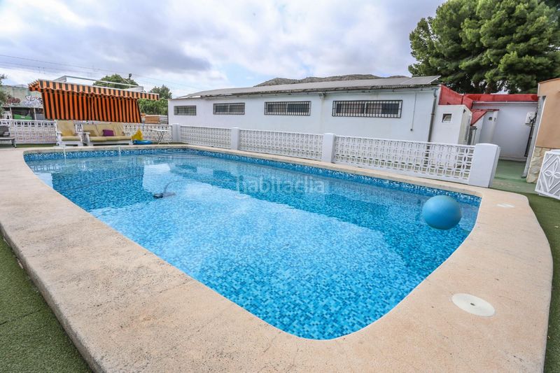 Foto 8a232613-6cd0-4393-a506-e3ddea939c8d. Xalet amb calefacció aparcament piscina a Las Trescientas-San Francisco-Ciudad Vergel Elda