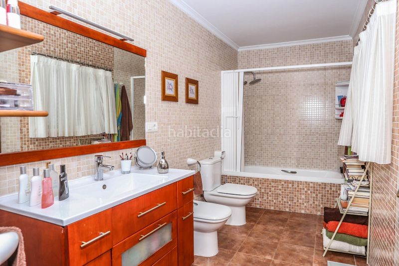 Foto edc9a270-3dc1-4842-833d-d58290fa8b56. Xalet amb calefacció aparcament piscina a Las Trescientas-San Francisco-Ciudad Vergel Elda