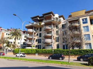 Pis  Genova. Planta baja y 2 plazas de garaje y trastero en residencial parc