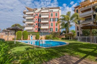 Piso en De gènova 100. Planta baja y 2 plazas de garaje y trastero en residencial parc