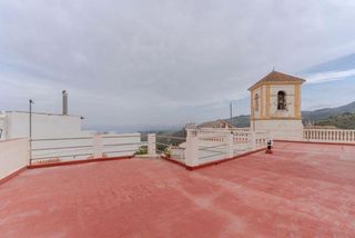 House  Calle generalisimo. Auténtica casa andaluza con patio y terraza en lújar  más de 400