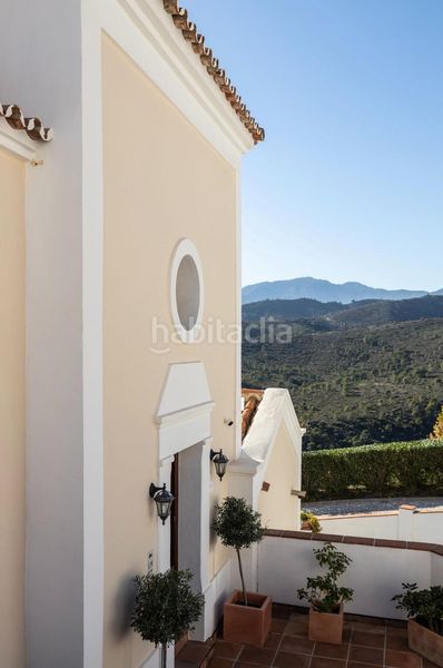 Foto 57b32aee-5b59-430c-b1db-0b4453cb82c1. Casa adosada  idílica con vistas al mar en monte mayor, en Benahavís