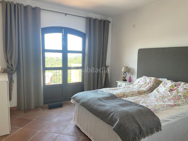 Foto ad774c99-07c6-43c7-99ee-1010cc688a79. Casa adosada  idílica con vistas al mar en monte mayor, en Benahavís