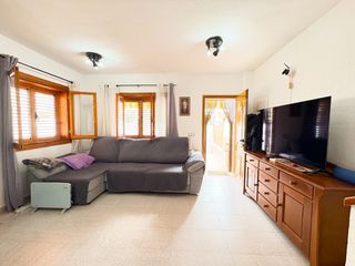 Casa adossada  Calle monte de sta pola. Adosado con solárium, patio y orientación sureste en residencial
