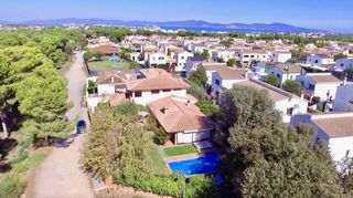 Xalet  Carrer puig, del. Exclusiva villa con piscina, casa de invitados y licencia turíst