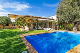Chalet  Carrer puig, del. Exclusiva villa con piscina, casa de invitados y licencia turíst