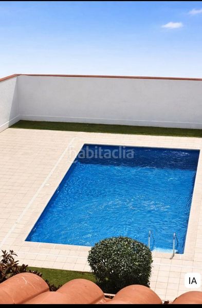Foto fa3b2cc4-1ca7-4290-9a9d-1051f87d54a3. Dúplex amb calefacció piscina a Calella