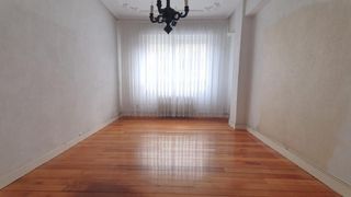 Appartement à Llodio. Amplio y luminoso piso en el centro de llodio, goikoplaza. ascen