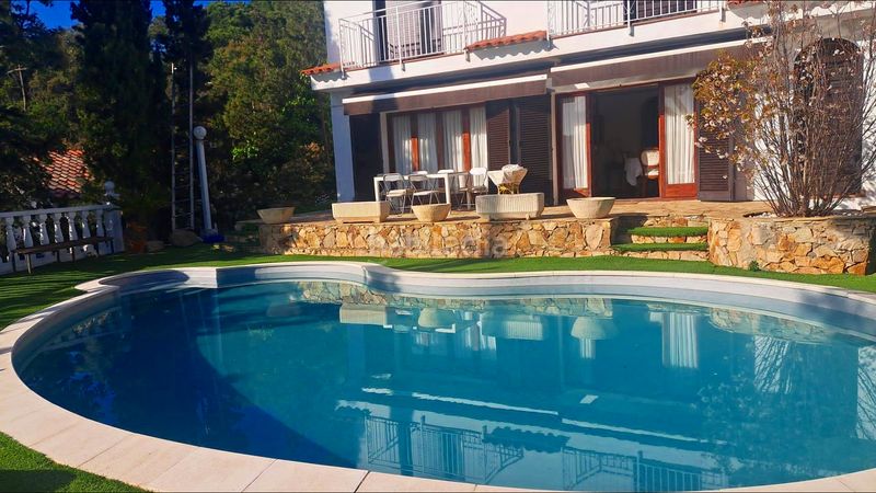 Foto 72e71c0e-84e1-4e6b-aaa4-ef4f8f59f5af. Casa amb aparcament piscina a Canyelles Lloret de Mar