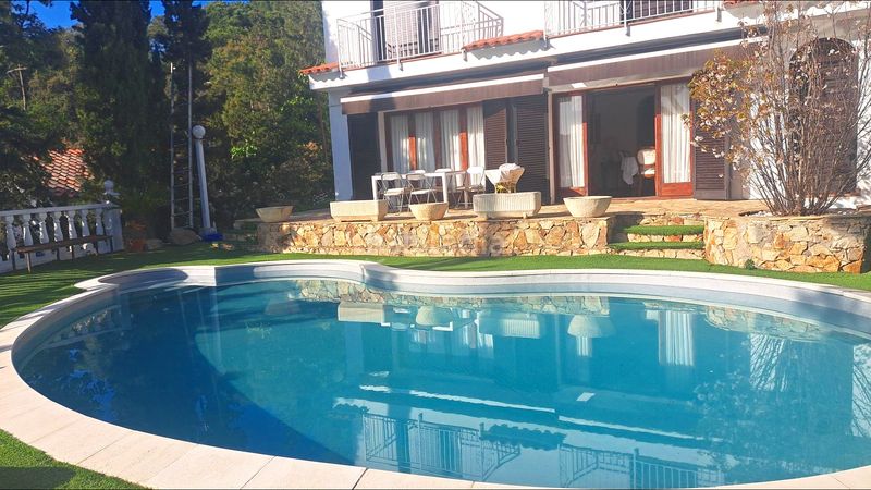 Foto e5a19592-e58f-4126-b42d-17148b494ffa. Casa amb aparcament piscina a Canyelles Lloret de Mar
