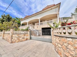 Chalet  Joaquin costa. Espectacular casa independiente con piscina, suelo radiante y vi