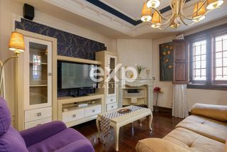 Chalet à Calle nicanor piñole 7. Casa señorial con licencia  apartamento independiente  terraza 4