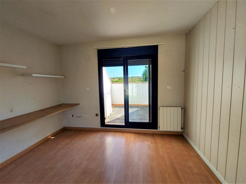 Foto 191a4bd1-1831-4ffb-b8d3-58e177dd4aca. Casa adossada amb aparcament piscina a Requena