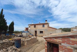 Mas à Polígono 63 paraje 116 burga 56. Granja licenciada ubicada en el término de tivissa