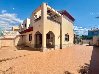 Casa aparellada a Calle LAGUNA PEÑALARA-URRUTIAS
