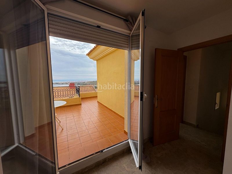 Foto 6d09b1a3-c9bb-457a-8ae5-3e83144d8650. Casa adossada amb aparcament piscina a Bonalba-Cotoveta Mutxamel