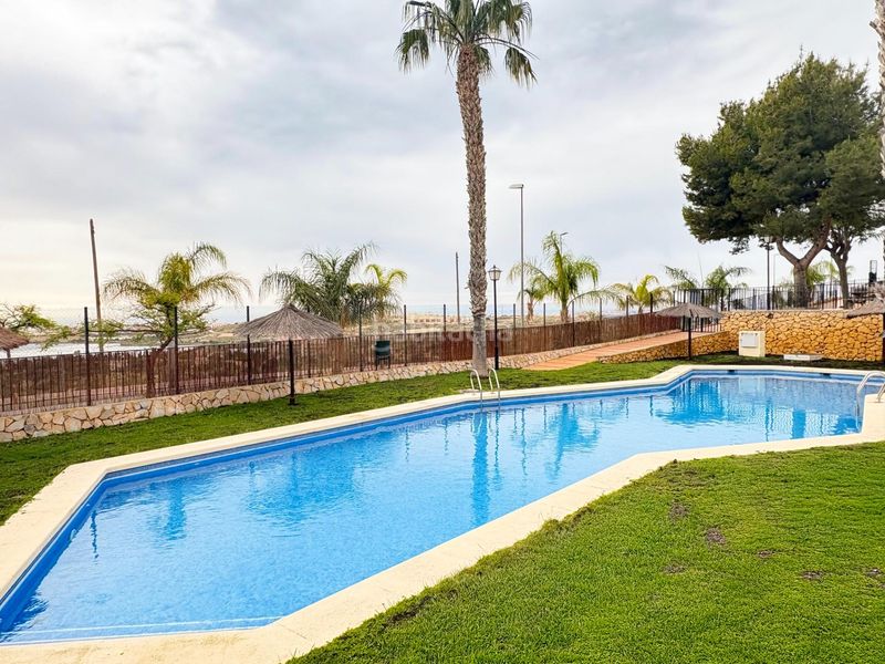 Foto dc6bfc3b-b97a-4d6e-b325-51084b4fed19. Casa adossada amb aparcament piscina a Bonalba-Cotoveta Mutxamel