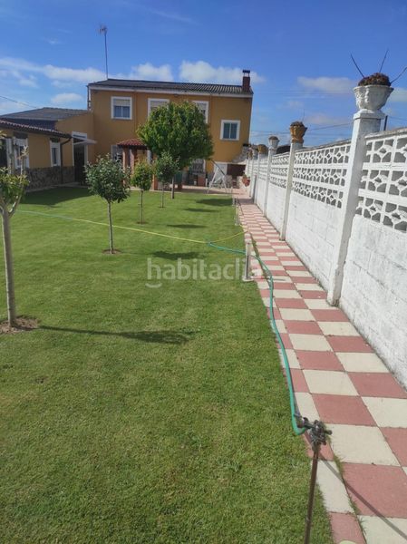 Foto 15aff02b-e713-4faa-9d7c-e22e549f4c10. Chalet en calle calle imprenta 18 amplio chalet con piscina en san andrés del rabanedo 400,000 en Trobajo del camino