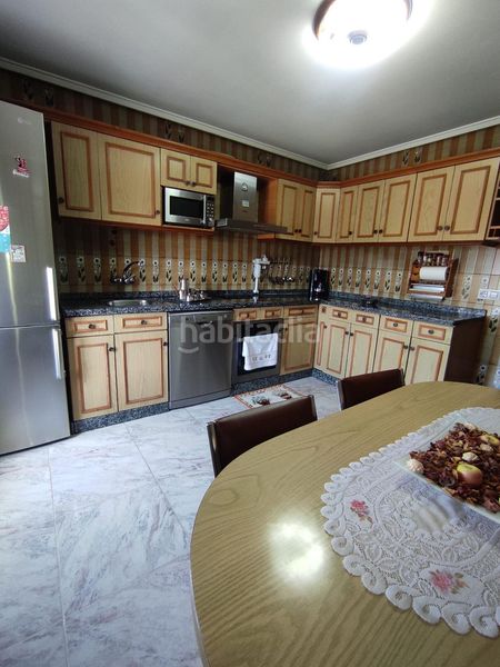Foto 1a2b1dfa-4852-4f8a-a9c7-588498cd0a6a. Chalet en calle calle imprenta 18 amplio chalet con piscina en san andrés del rabanedo 400,000 en Trobajo del camino