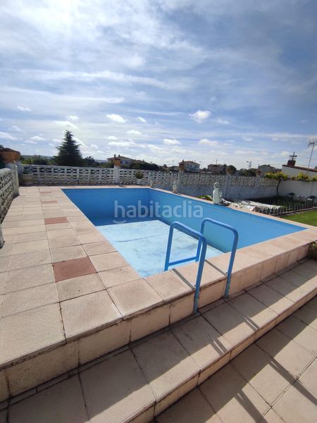 Foto 209f5a4b-8fba-4c5c-b9db-b2339c48fe11. Chalet en calle calle imprenta 18 amplio chalet con piscina en san andrés del rabanedo 400,000 en Trobajo del camino