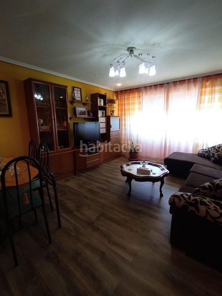 Foto 21e3ab0b-2e4a-472c-94c3-a41027048e8f. Chalet en calle calle imprenta 18 amplio chalet con piscina en san andrés del rabanedo 400,000 en Trobajo del camino
