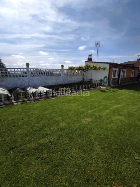 Foto 3674b3b8-0c98-4f53-9eae-21a3e4d03534. Chalet en calle calle imprenta 18 amplio chalet con piscina en san andrés del rabanedo 400,000 en Trobajo del camino