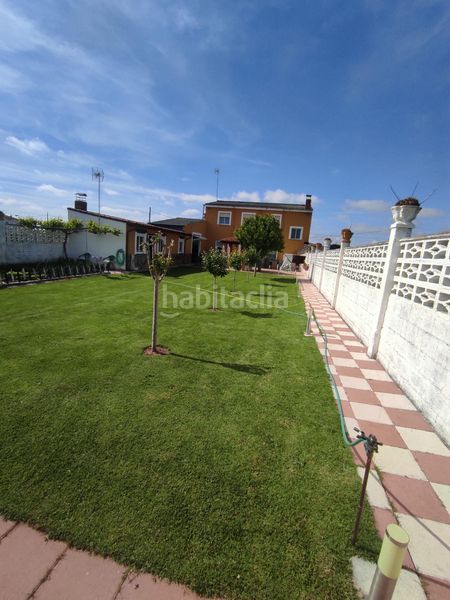 Foto 428e19d7-df98-45ce-879f-105ebb174390. Chalet en calle calle imprenta 18 amplio chalet con piscina en san andrés del rabanedo 400,000 en Trobajo del camino