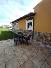 Xalet a Calle calle imprenta 18. Amplio chalet con piscina en san andrés del rabanedo  400,000