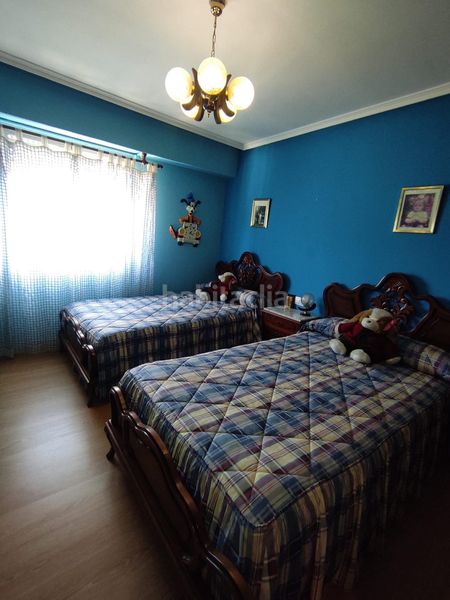 Foto 438235db-6e7e-4857-9480-772b36c753df. Chalet en calle calle imprenta 18 amplio chalet con piscina en san andrés del rabanedo 400,000 en Trobajo del camino