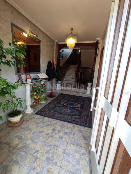 Foto 5bb042bb-ad8e-4ce2-a679-16ced2137fdd. Chalet en calle calle imprenta 18 amplio chalet con piscina en san andrés del rabanedo 400,000 en Trobajo del camino