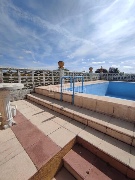 Foto 73c53fdd-4430-494a-9f42-a805ce3a0ae9. Chalet en calle calle imprenta 18 amplio chalet con piscina en san andrés del rabanedo 400,000 en Trobajo del camino