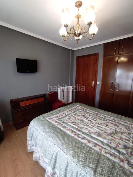 Foto 76b34df2-2a23-41e1-8d2f-210c46af66ae. Chalet en calle calle imprenta 18 amplio chalet con piscina en san andrés del rabanedo 400,000 en Trobajo del camino