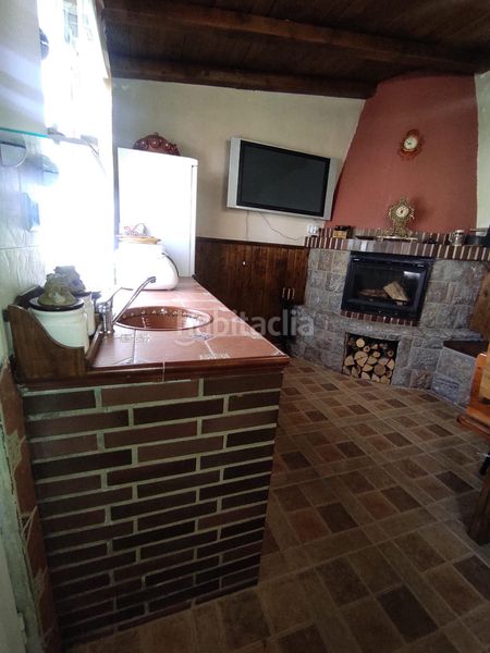 Foto 7bfecd2d-c848-45d9-8e56-96cc7cca2156. Chalet en calle calle imprenta 18 amplio chalet con piscina en san andrés del rabanedo 400,000 en Trobajo del camino
