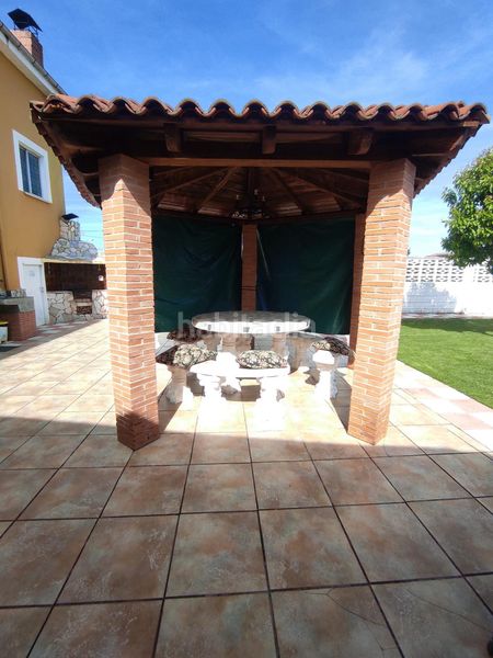 Foto 7fa0a802-4393-4b69-9996-2d072ec991ca. Chalet en calle calle imprenta 18 amplio chalet con piscina en san andrés del rabanedo 400,000 en Trobajo del camino
