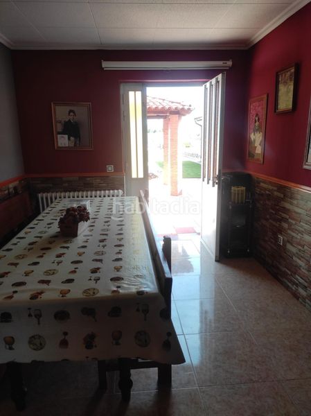 Foto 86c3f2a9-c1bb-43d3-b442-7b0662fcc1cd. Chalet en calle calle imprenta 18 amplio chalet con piscina en san andrés del rabanedo 400,000 en Trobajo del camino