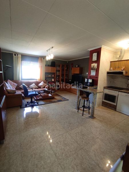Foto 8c8c80ab-687b-40b0-9d8f-fc822389b27c. Chalet en calle calle imprenta 18 amplio chalet con piscina en san andrés del rabanedo 400,000 en Trobajo del camino