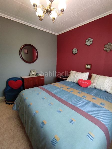 Foto 99cc3d9a-ab10-47b1-ab53-4da1b4a76f01. Chalet en calle calle imprenta 18 amplio chalet con piscina en san andrés del rabanedo 400,000 en Trobajo del camino