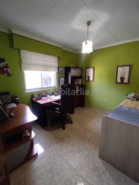 Foto a5d735a5-d7e7-4db7-975e-7470ca56822e. Chalet en calle calle imprenta 18 amplio chalet con piscina en san andrés del rabanedo 400,000 en Trobajo del camino
