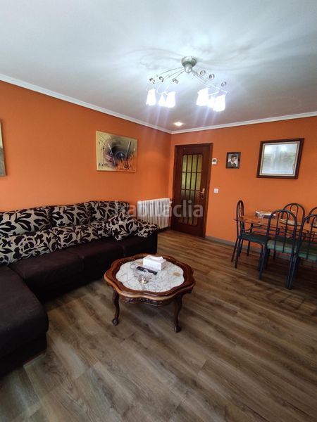 Foto ace2350b-3477-4512-be10-a728ff386eb3. Chalet en calle calle imprenta 18 amplio chalet con piscina en san andrés del rabanedo 400,000 en Trobajo del camino