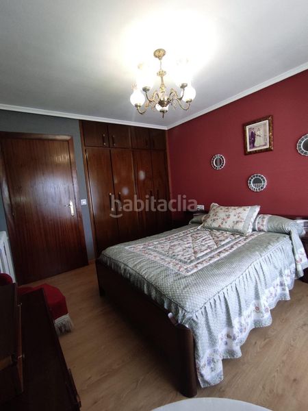Foto b4389f2b-560a-49e4-9385-3b6e3c462e0d. Chalet en calle calle imprenta 18 amplio chalet con piscina en san andrés del rabanedo 400,000 en Trobajo del camino