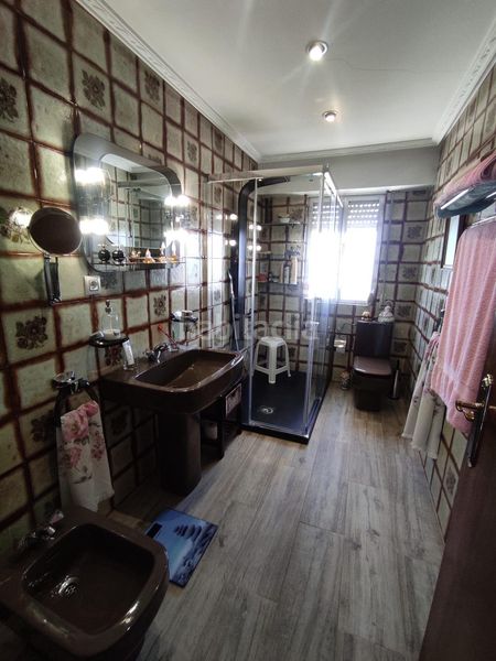 Foto b939bd9d-12af-4538-a717-dffb098b6b20. Chalet en calle calle imprenta 18 amplio chalet con piscina en san andrés del rabanedo 400,000 en Trobajo del camino