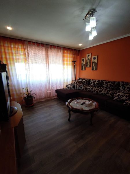 Foto bbae1611-aa55-4fc9-8852-2a150ac732d0. Chalet en calle calle imprenta 18 amplio chalet con piscina en san andrés del rabanedo 400,000 en Trobajo del camino