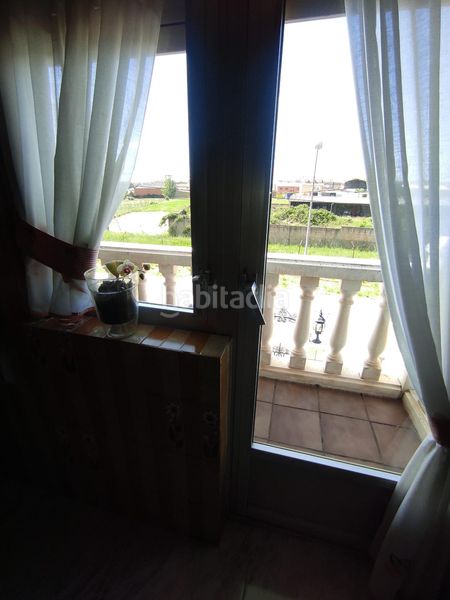 Foto f04c1343-bd9f-4916-a262-2a3491923575. Chalet en calle calle imprenta 18 amplio chalet con piscina en san andrés del rabanedo 400,000 en Trobajo del camino