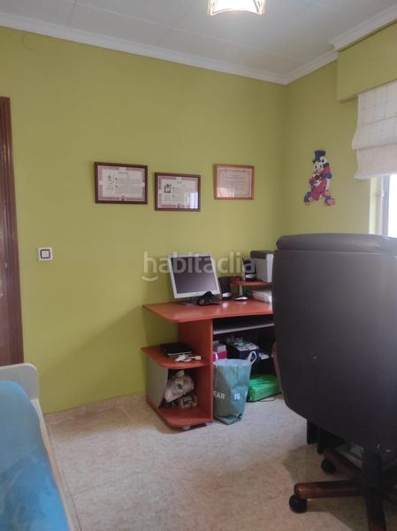Foto f102bb6b-17a9-4f44-855a-9f5fa2fb67da. Chalet en calle calle imprenta 18 amplio chalet con piscina en san andrés del rabanedo 400,000 en Trobajo del camino