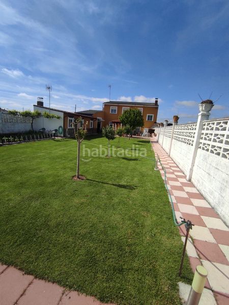 Foto f52fb90d-21a6-407c-b749-f3b55b4b37a7. Chalet en calle calle imprenta 18 amplio chalet con piscina en san andrés del rabanedo 400,000 en Trobajo del camino